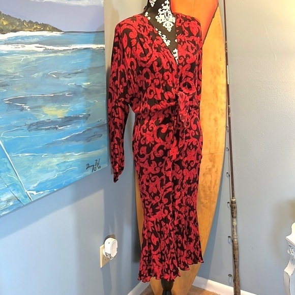 VTG, Barbara Barbara, Gorgeous Tie-Front w/Clasp V-Neck, Twirl-Able Bottom! 10 - Picture 5 of 11